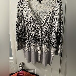 Cyrus great black and cream sweater. SzXL